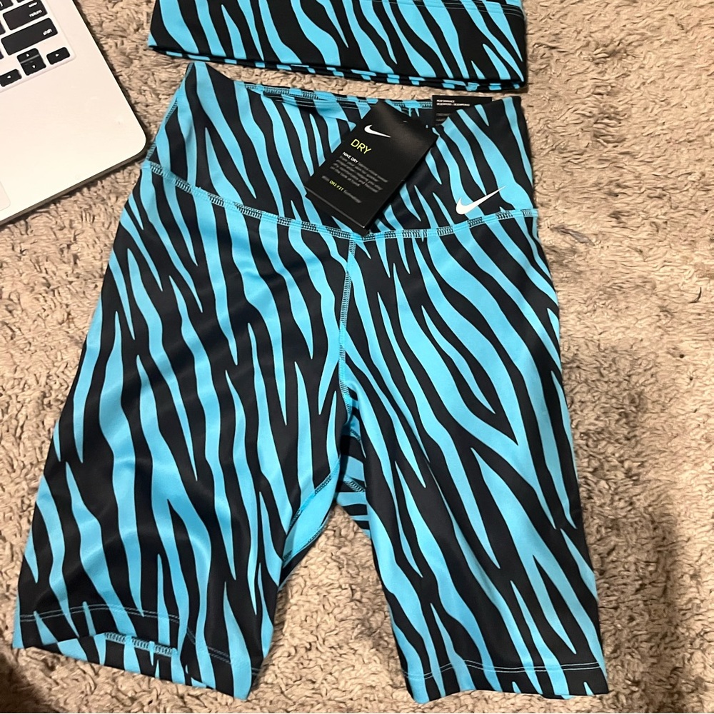 BRAND NEW ZEBRA NIKE PRO SET